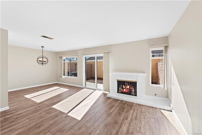 Building Photo - Yorba Linda Townhome
