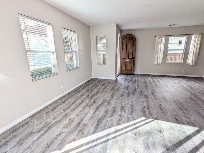 Building Photo - 1406 Mosaic Glen