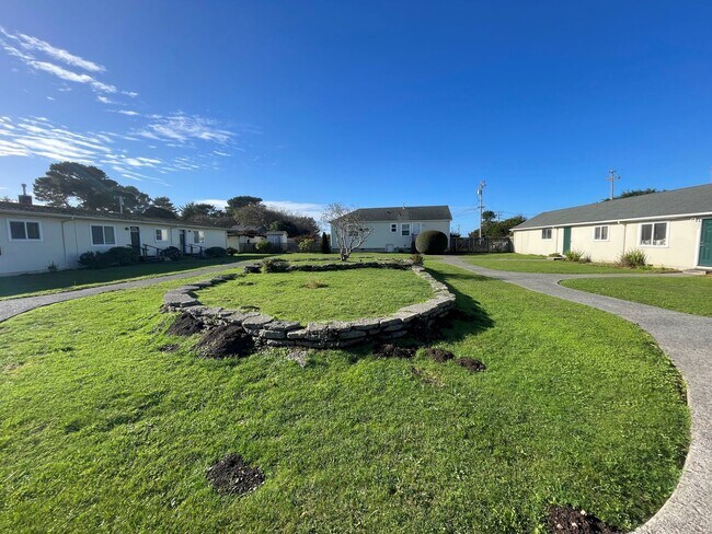 Foto del edificio - Charming 2-Bedroom Apartment Near the Hammond Trail – McKinleyville, CA