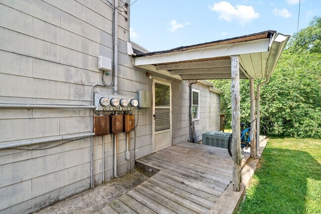 Building Photo - 416 S 2nd St