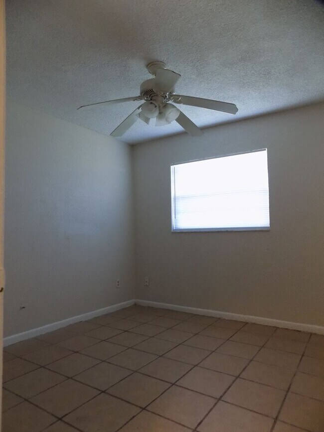 Foto del edificio - 1270 E Harrison St