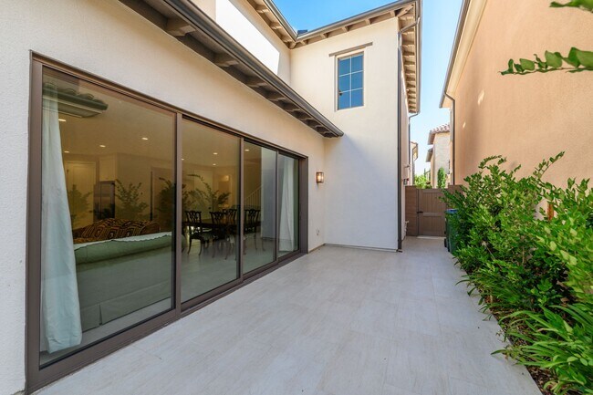 Foto del edificio - 3bedroom/3 bath/Gated Orchard Hill/Detache...