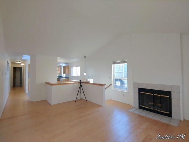 Building Photo - Move-in Ready North Seattle Single Family ...