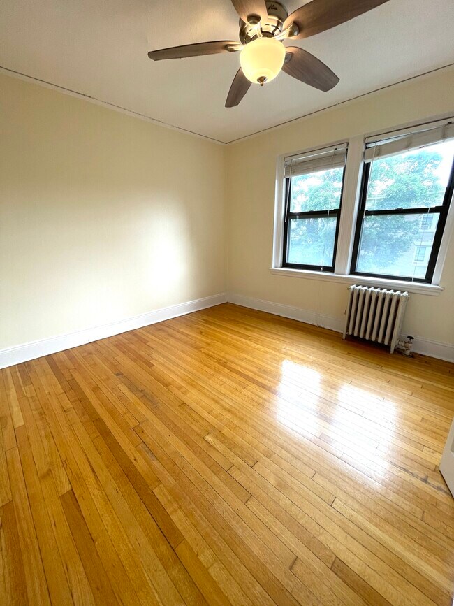 Foto del edificio - 137 Englewood Ave