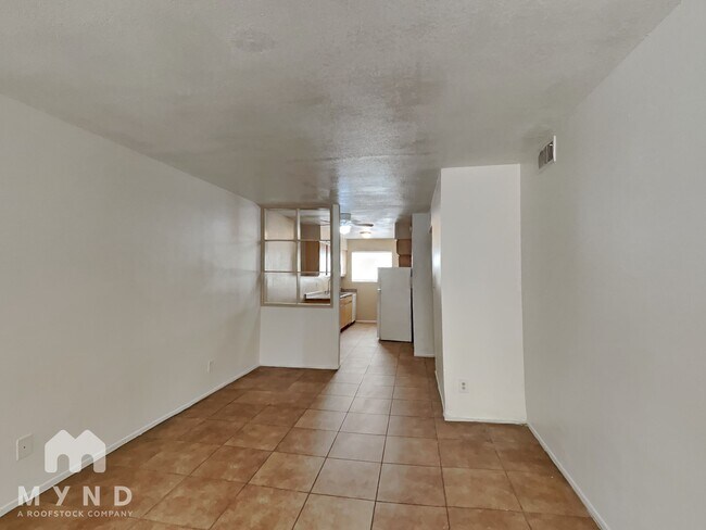 Foto del edificio - 260 W 8th Ave
