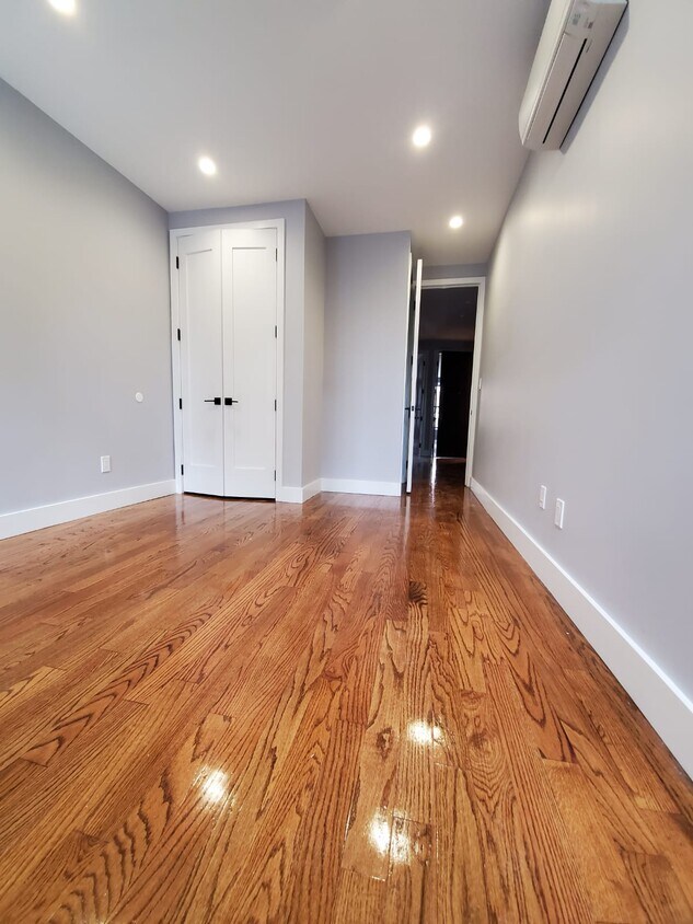 Primary Photo - 1071 Nostrand Ave