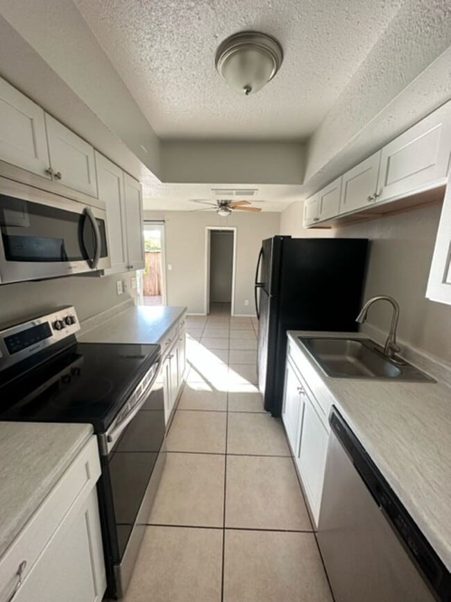 Photo - 6046 W Townley Ave Apartment