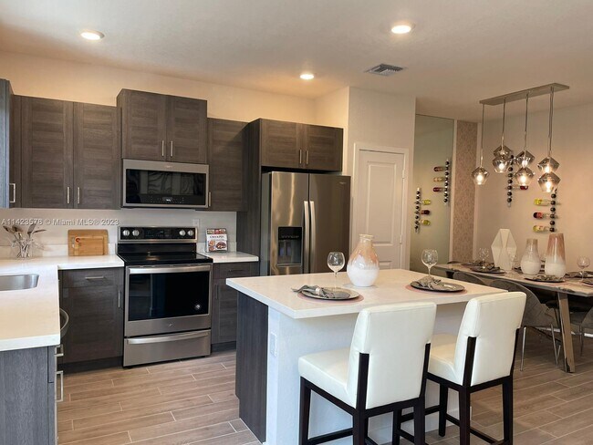 Foto del edificio - 2423 SE 11th St