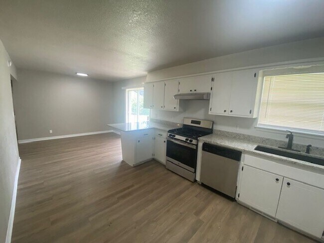 Foto del edificio - Remodeled 3 Bedroom - Union Schools! Self-...