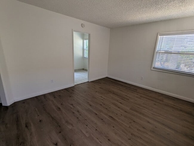 Building Photo - Single Story Duplex in San Diego; Trash Paid!