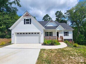 Building Photo - 869 Kathryn Dr SE