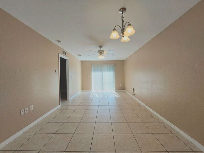 Foto del edificio - 1014 Fox Lake Dr