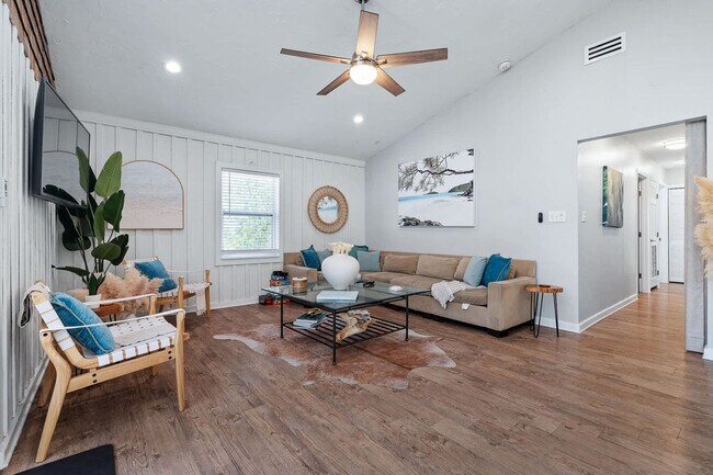 Foto del edificio - 120 Sherwood Ave