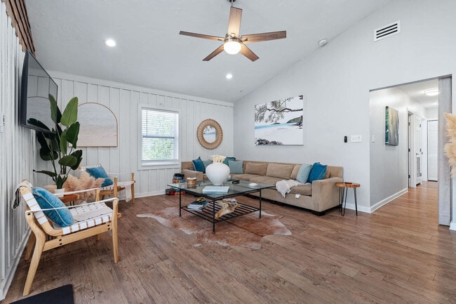 Building Photo - 120 Sherwood Ave