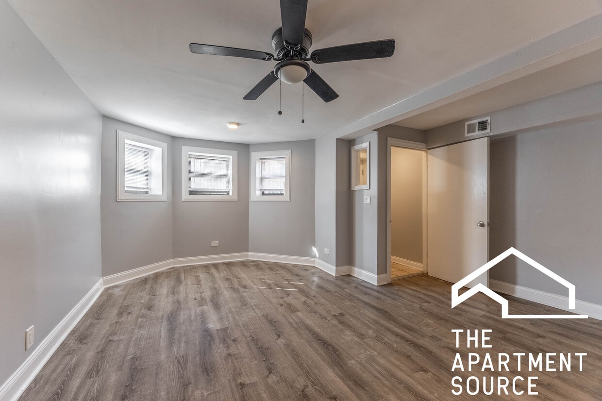 Foto principal - 906 W Montrose Ave