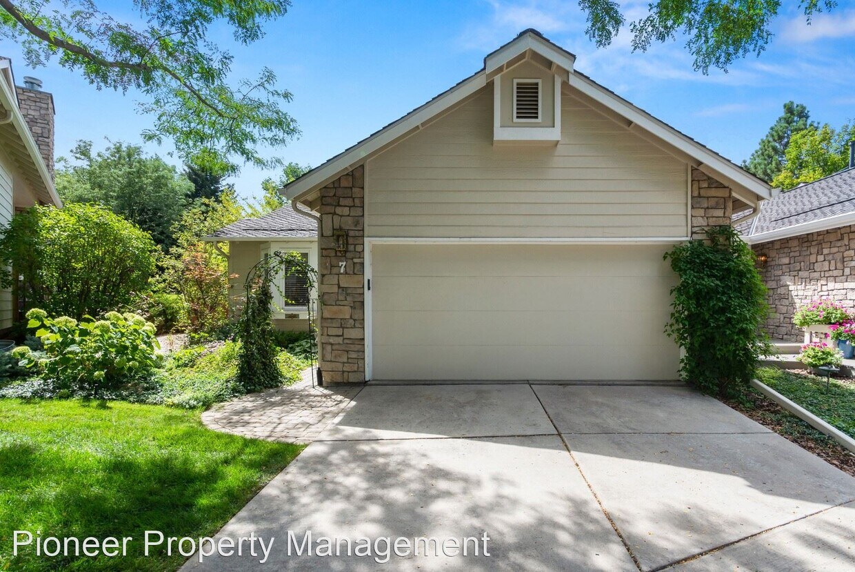 Foto principal - 3 br, 3 bath House - 4605 S Yosemite St #7