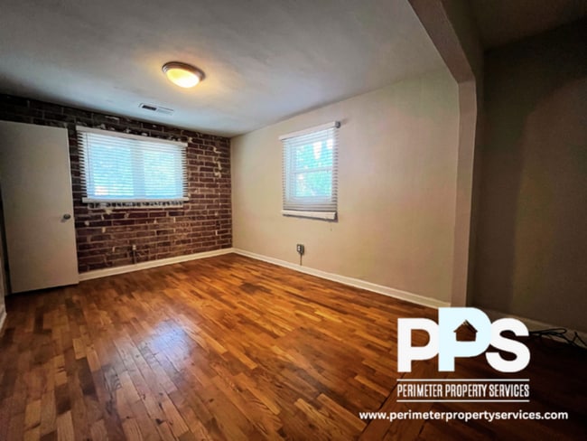 Foto del edificio - 235 Lampkin St NE