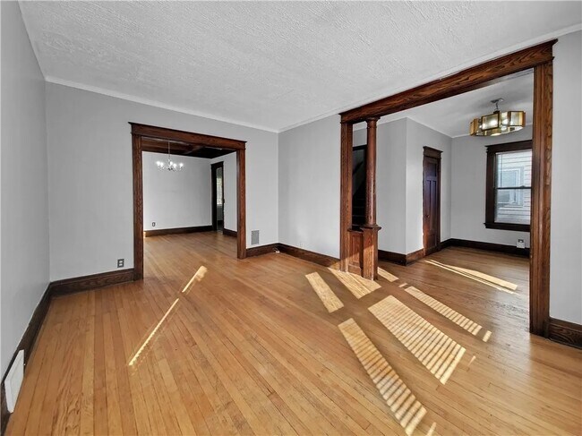 Foto del edificio - 546 Magee Ave