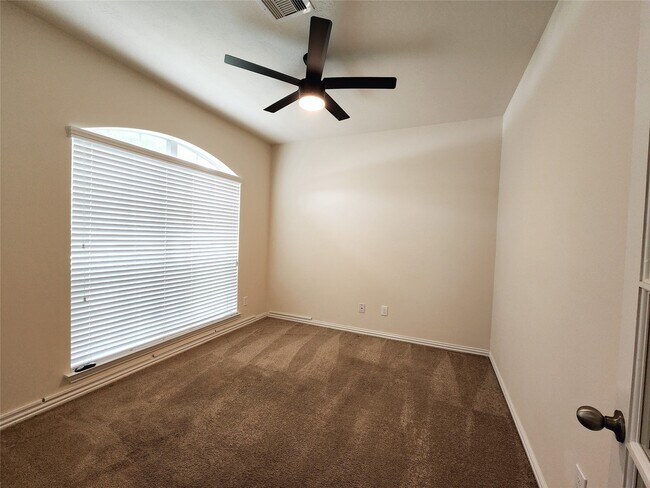 Foto del edificio - 5902 Rice Rd