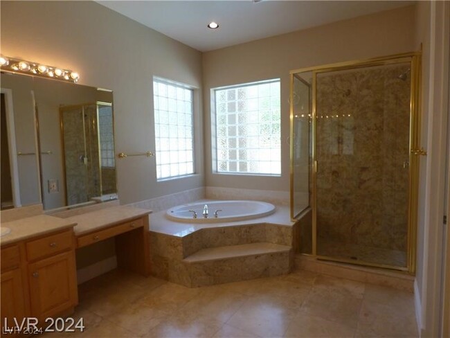 Building Photo - 2001 Amber Stone Ct