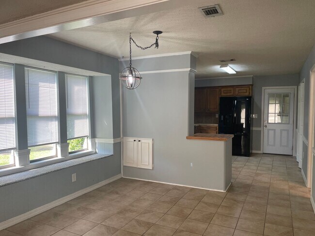 Building Photo - 3 Bed 2 Bath in Castlewoods! *MOVE IN SPEC...