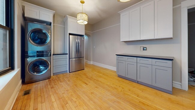 Building Photo - 1257 W Schubert Ave