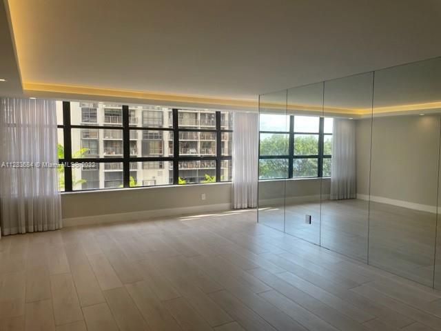 Foto del edificio - 1440 Brickell Bay Dr