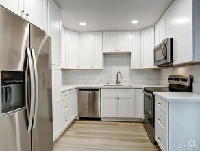 Building Photo - 501 N Ditmar St