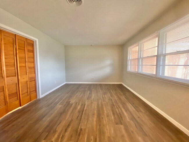 Foto del edificio - Newly Renovated 3 bed 2 bath