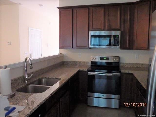 Building Photo - 2452 Madeline Meadow Dr