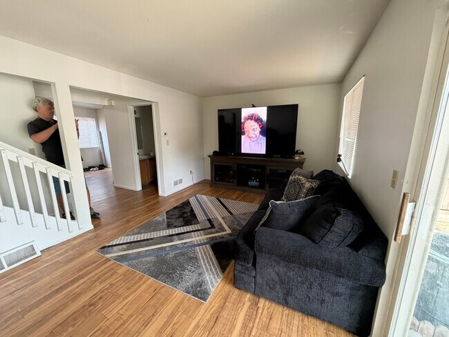 Viviendo - 2124 3rd St SW