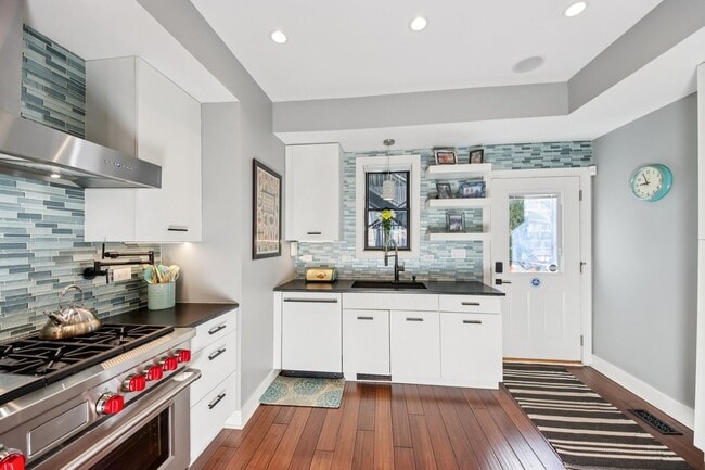 Foto del edificio - 1717 N Hudson Ave