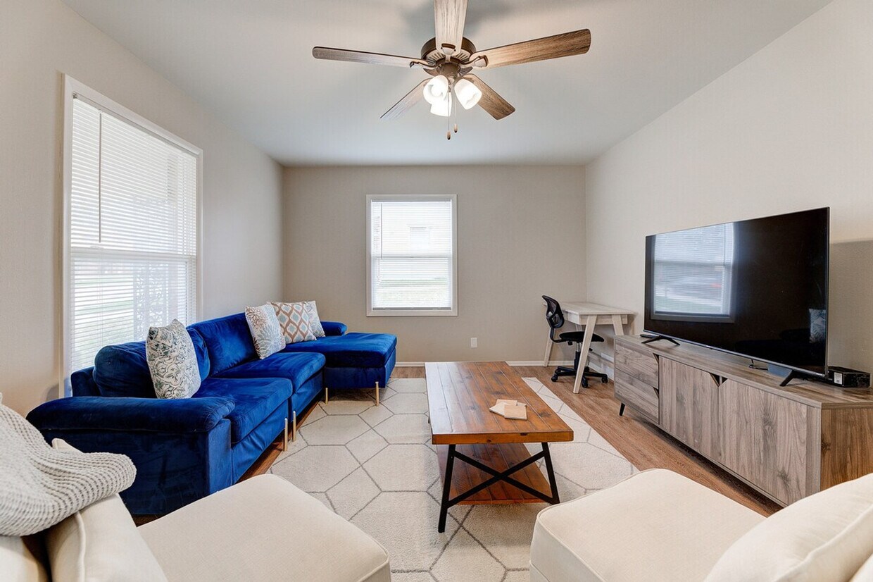 Foto principal - 2421 Saratoga Rd
