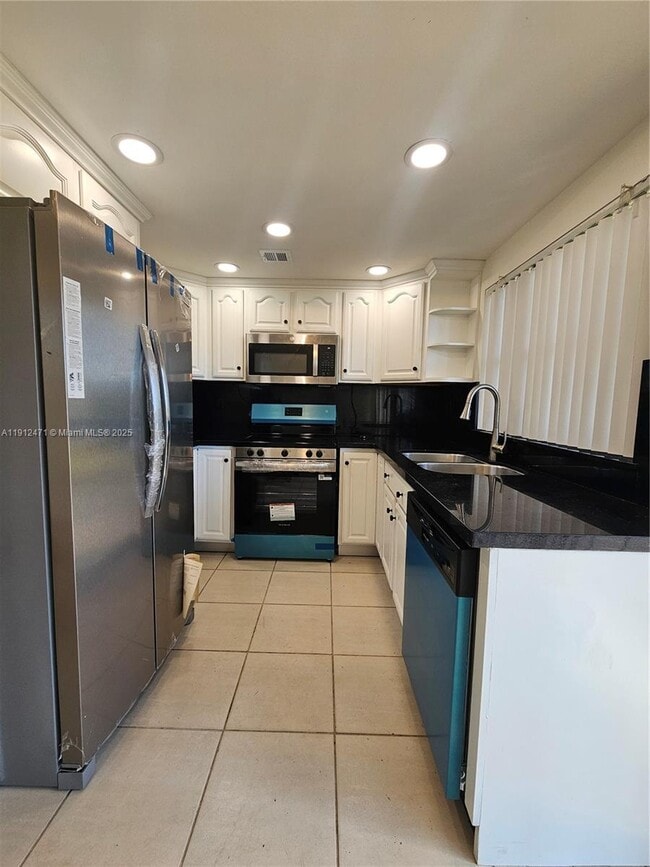 Foto del edificio - 563 NW 98th Ct