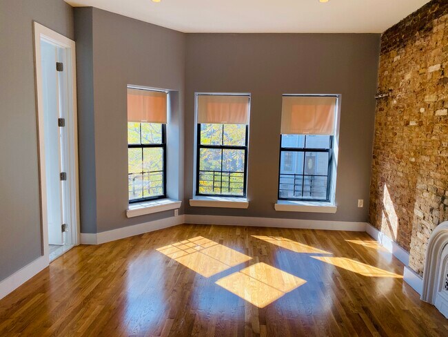 HABITACIÓN PRINCIPAL - 2083 Pacific St