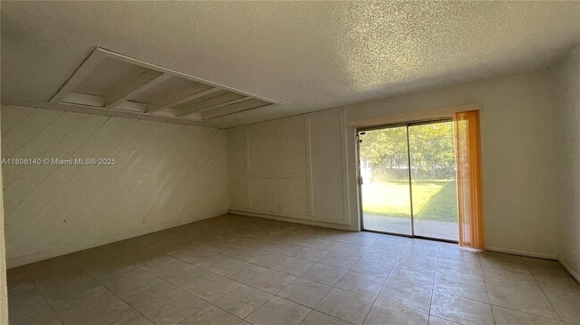 Building Photo - 918 SW 74th Ave
