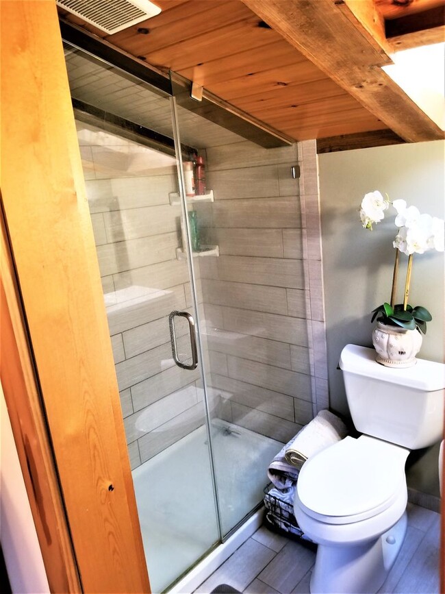 Foto del edificio - Quaint & Cozy 2 BR 2 BA in Fells Point/Canton Neighborhood Overlooking River