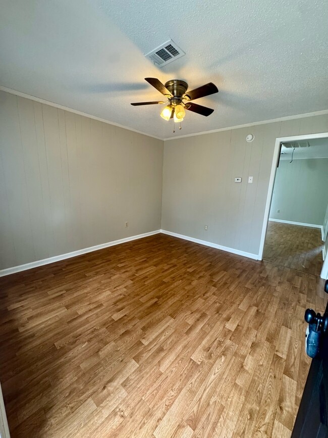 Foto del edificio - 105 Dorman Ave