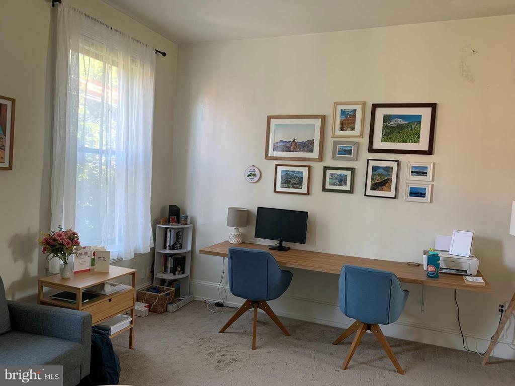 2002 Bainbridge St Unit 3/ 2ND FLOOR, Philadelphia, PA 19146 Room for