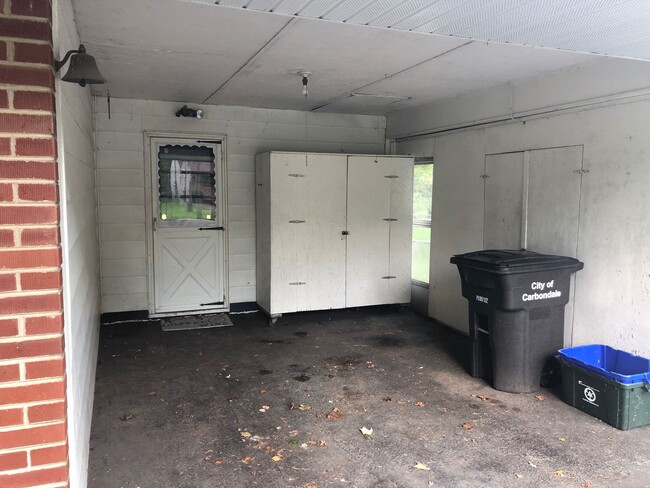 Building Photo - 3 bedroom home in Carbondale