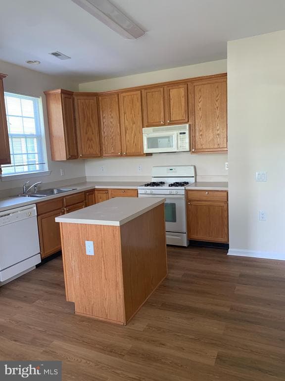 Foto del edificio - 207 Devon Ln