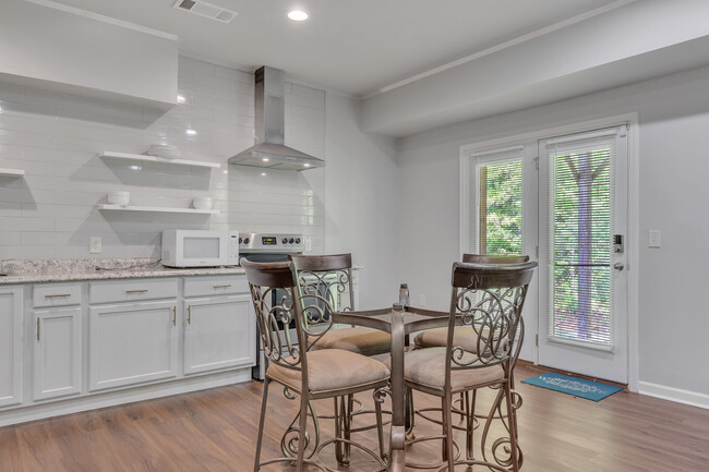 Kitchen - 8008 Louis Dr