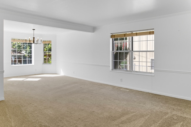 Building Photo - 342 S Palisade Dr