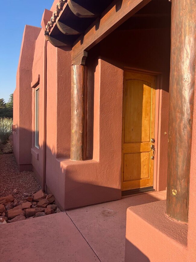 Foto del edificio - Unfurnished, 1-year long-term rental