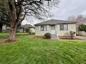 Building Photo - 1609 E Reserve St