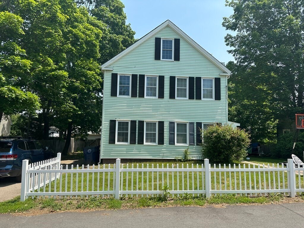 32 Broad St, Medway, MA 02053 Townhome Rentals in Medway MA