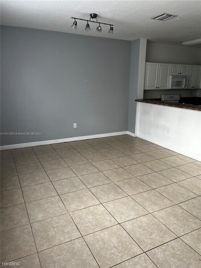 Foto del edificio - 3 br, 2 bath House - 1490 NE 33rd Ave # 20...