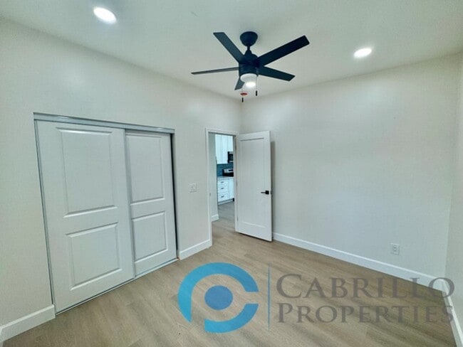 Building Photo - Modern 1 Bed / 1 Bath with Private Yard in...
