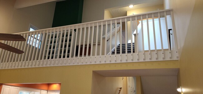 Building Photo - Beautiful Waterfront End Unit Townhome