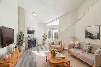 Building Photo - 10855 Meadowglen Ln